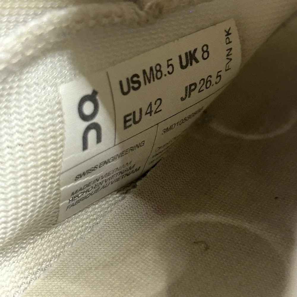 On Cloud 5 Coast Men Size US 8.5 White Running Athletic Sneakers